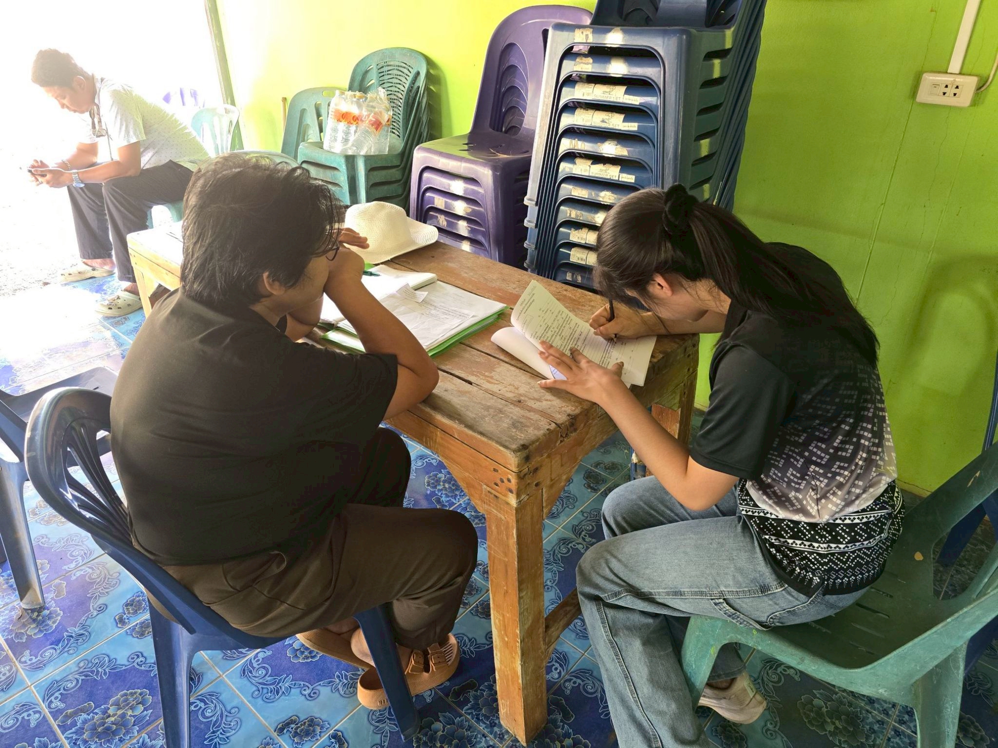 title - วันที่ 7 เมษายน 2569 นายวิทูล ประดิษฐ์บุญ ปฏิรูปที่ดินจังหวัดปราจีนบุรี มอบหมายให้ นายลิขิต ผันผ่อน ผู้อำนวยการกลุ่มกฎหมาย พร้อมด้วย เจ้าหน้าที่ ส.ป.ก.ปราจีนบุรี ลงพื้นที่ออกศูนย์บริการเคลื่อนที่ “Mobile Unit”  ยื่นคำร้องทั่วไปและปรึกษาข้อกฎหมายที่เกี่ยวข้องกับการปฏิรูปที่ดิน ณ ตำบลวังตะเคียน อำเภอกบินทร์บุรี จังหวัดปราจีนบุรี